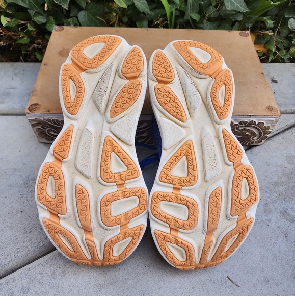 Hoka Bondi One One 8 Athletic Shoes - Picture 9 of 10